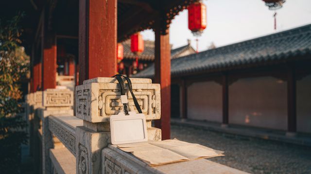 Choosing a Guide in China: Licences, Commentary, Tipping and Unlicensed Guides