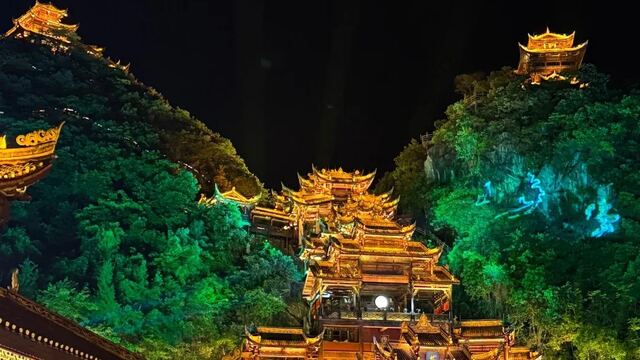 Chengdu & Chongqing 8 Days · A Journey of Ethnicity and Culture