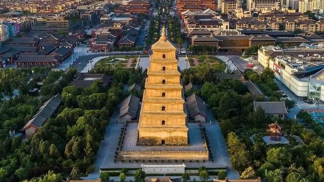 Huashan Discourse · Xi'an 5 Days 4 Nights In-Depth Tour (Mount Hua + Terracotta Army + Huaqing Palace + Xi'an Everlasting Sorrow Show + Tang Night City + Ming City Wall)