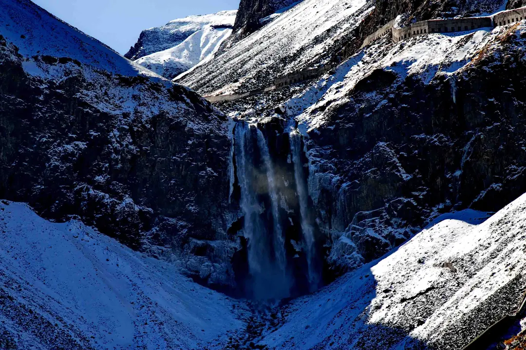 Changbai Mountain | Ice waterfall and hot springs