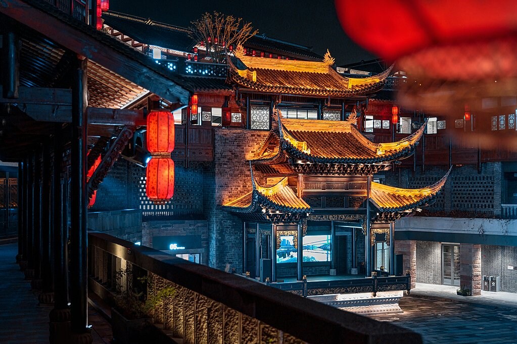Eighteen Steps → Kuixing Tower → Jiefangbei → Ciqikou → city hotel