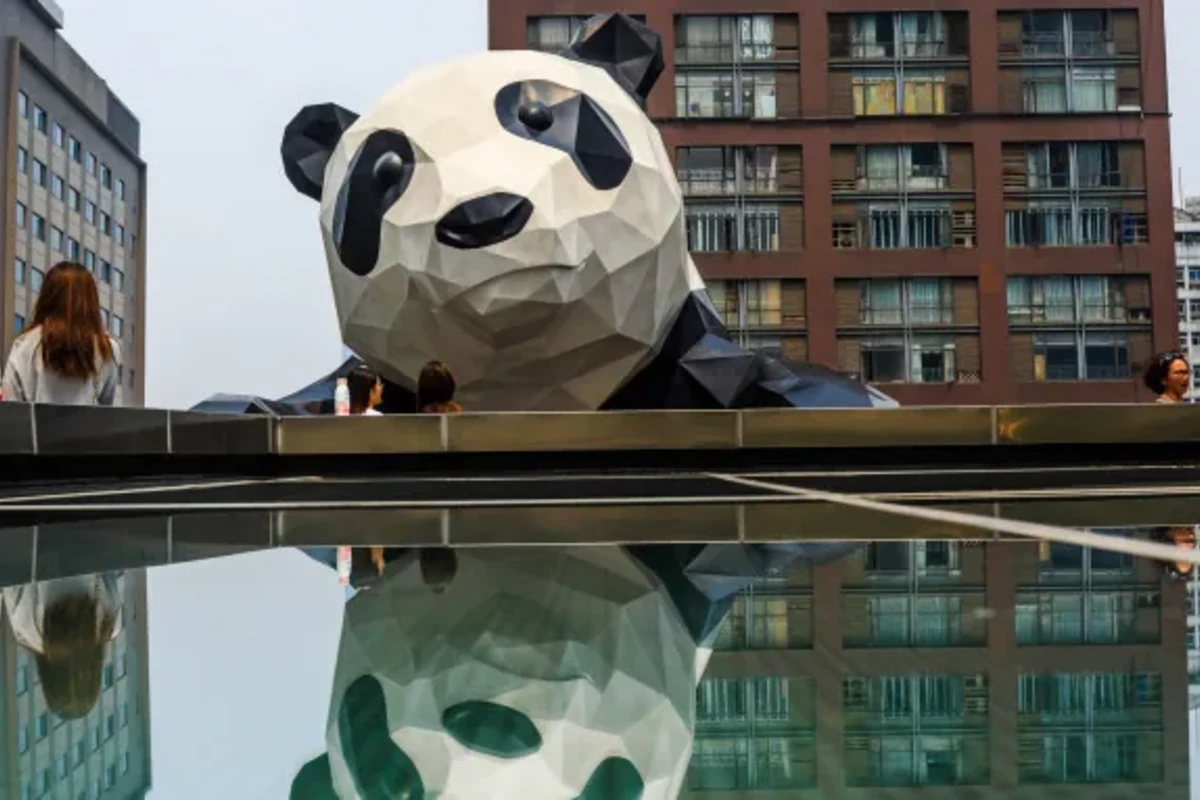 Jiulong Plaza → Chunxi Road → IFS → Taikoo Li → Kuanzhai Alley → SKP bamboo-light courtyard (overnight: Chengdu)