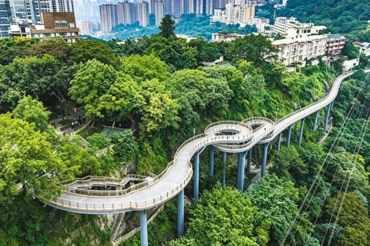 Liziba → Eling Second Factory → Eling cliff walkway → Eling Park → Hongyadong → two-river night cruise