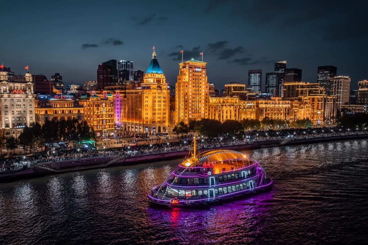 The Bund and a Huangpu River cruise