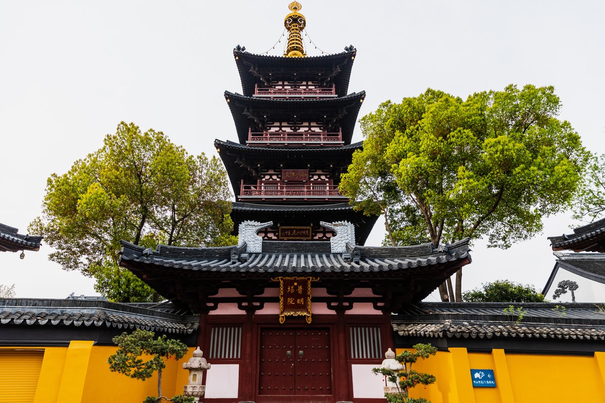 Lion Grove Garden → Hanshan Temple → Qili Shantang Street (overnight: Suzhou)