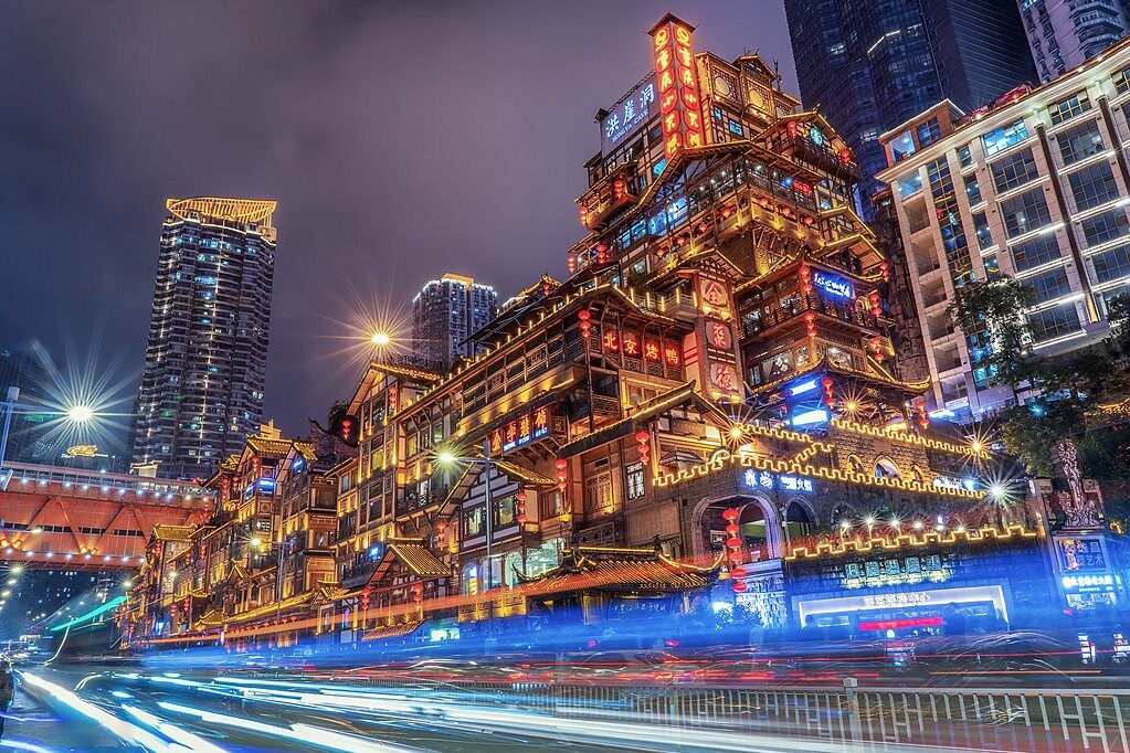Yangtze River Cableway → Jiefangbei → Hongyadong → Guanghuan Garden City → airport / station transfer