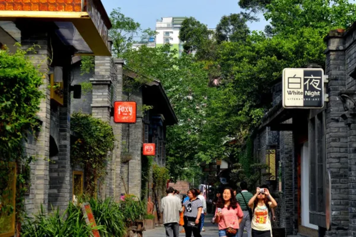 Chengdu → hotel pick-up → Sanxingdui → People's Park → Eastern Suburb Memory → Kuanzhai Alley → Taikoo Li → Jiuyan Bridge → Chengdu hotel