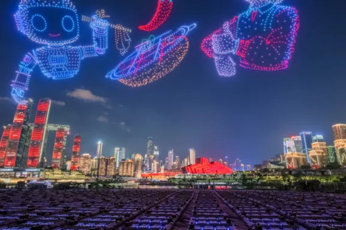 Chongqing Zoo (pandas) → teahouse or Junge Bookstore or Chongqing mosque → Huangjueping graffiti street → Liziba → Nanbin Road (drone show may be visible) (overnight: Chongqing)