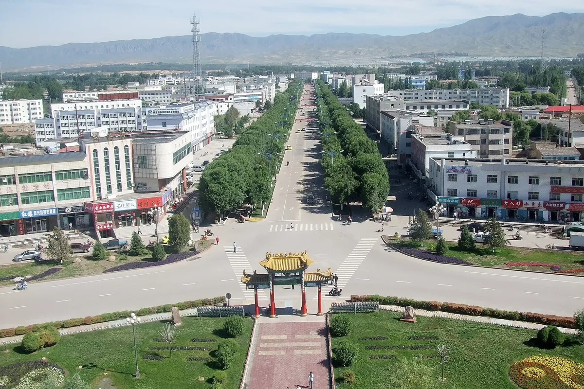 Yining → Qiongkushitai → Bagua City → Tekes (overnight: comfortable hotel, Tekes)