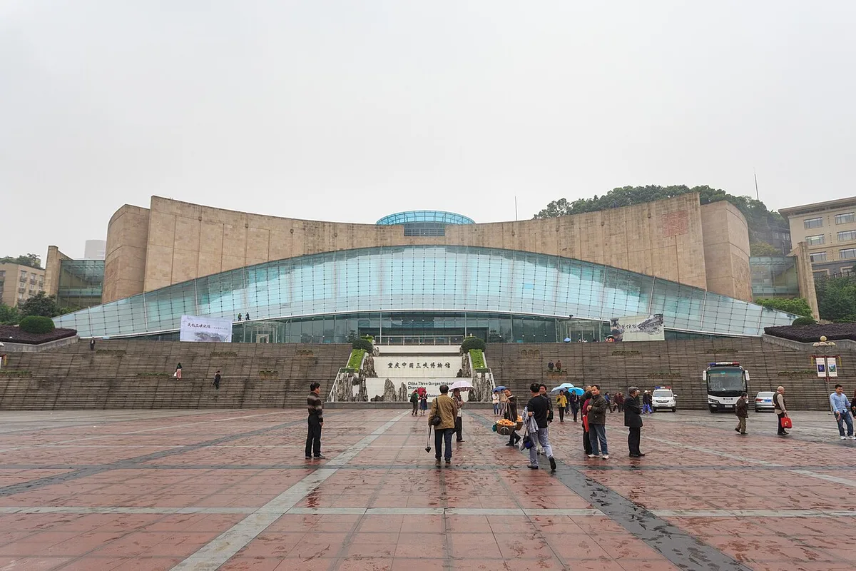 Yangtze River Cableway → Ciqikou → Liziba → Three Gorges Museum → Hongyadong → airport / station transfer