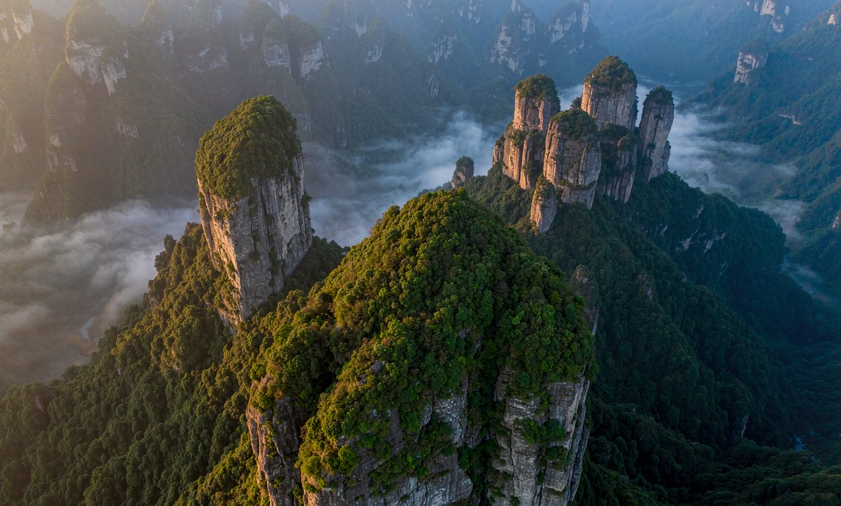 Zhangjiajie — Avatar's Floating Mountains · Quartz Peaks & Tianmen