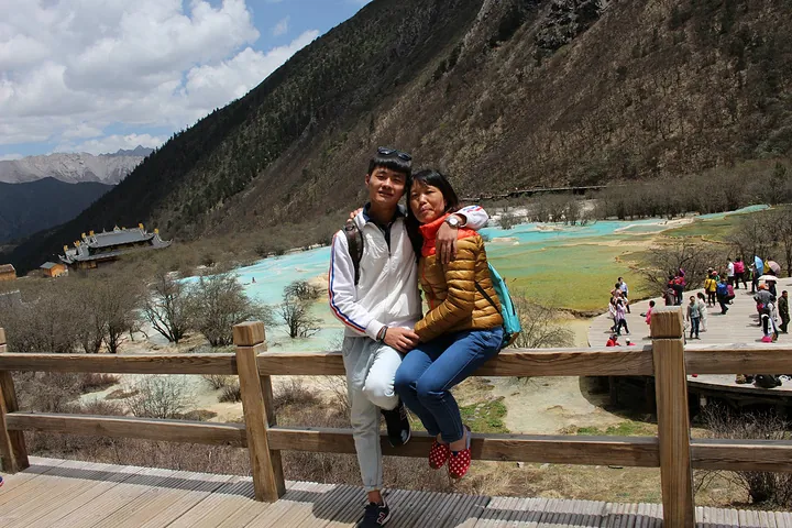 An earthly paradise — the palette of Huanglong's travertine pools