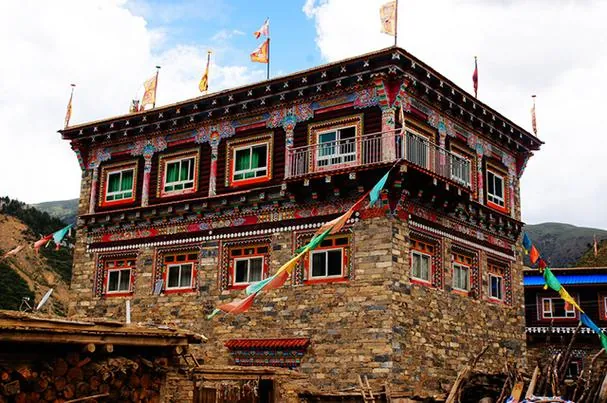 A plateau secret — faith beneath prayer flags and white stupas