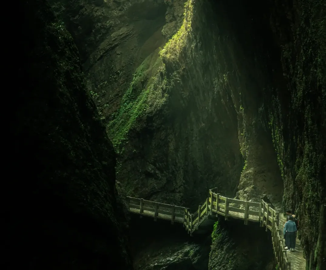 Descend into the earth to explore a rift gorge