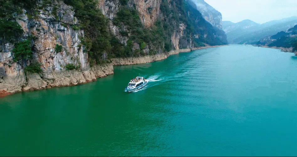 Cruise the emerald-green Wujiang Gallery