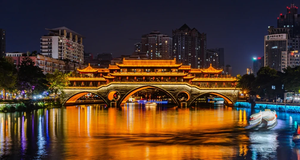 Feel Chengdu's night life