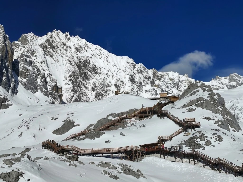 An immersive Jade Dragon Snow Mountain experience