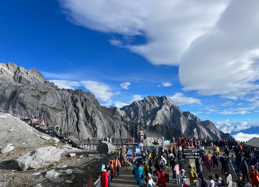 An immersive Jade Dragon Snow Mountain experience