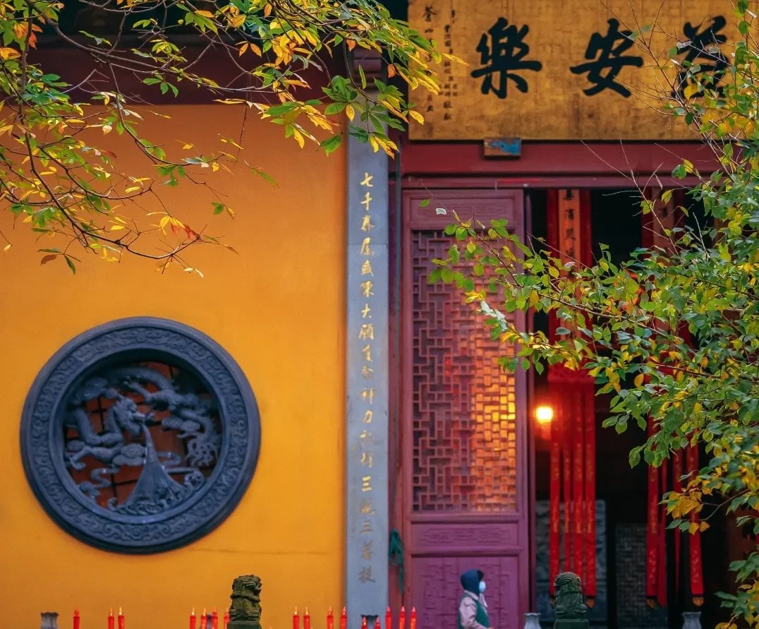 The foremost Zen temple of Jiangnan, seventeen hundred years of unbroken incense