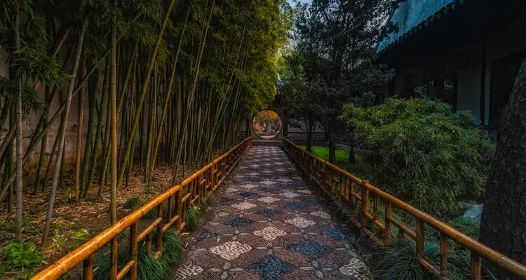 Witness the unique spatial design of Chinese gardens