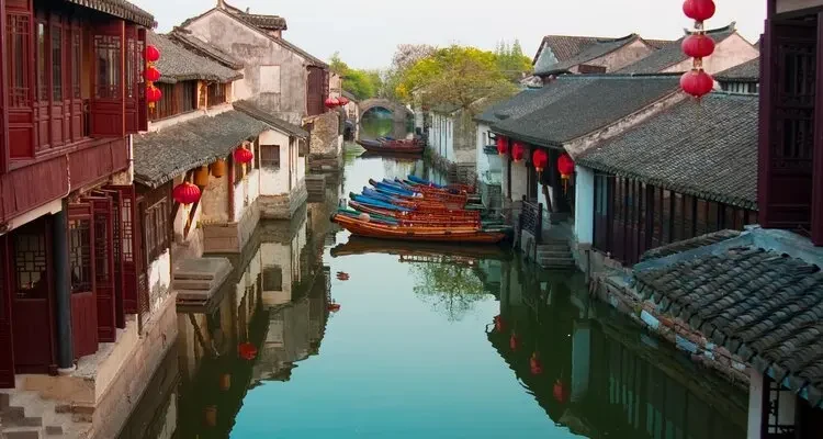 Relax on a hand-rowed boat in the Tongli water town