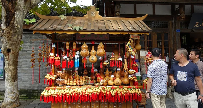 Start a food journey through Kuanzhai Alley
