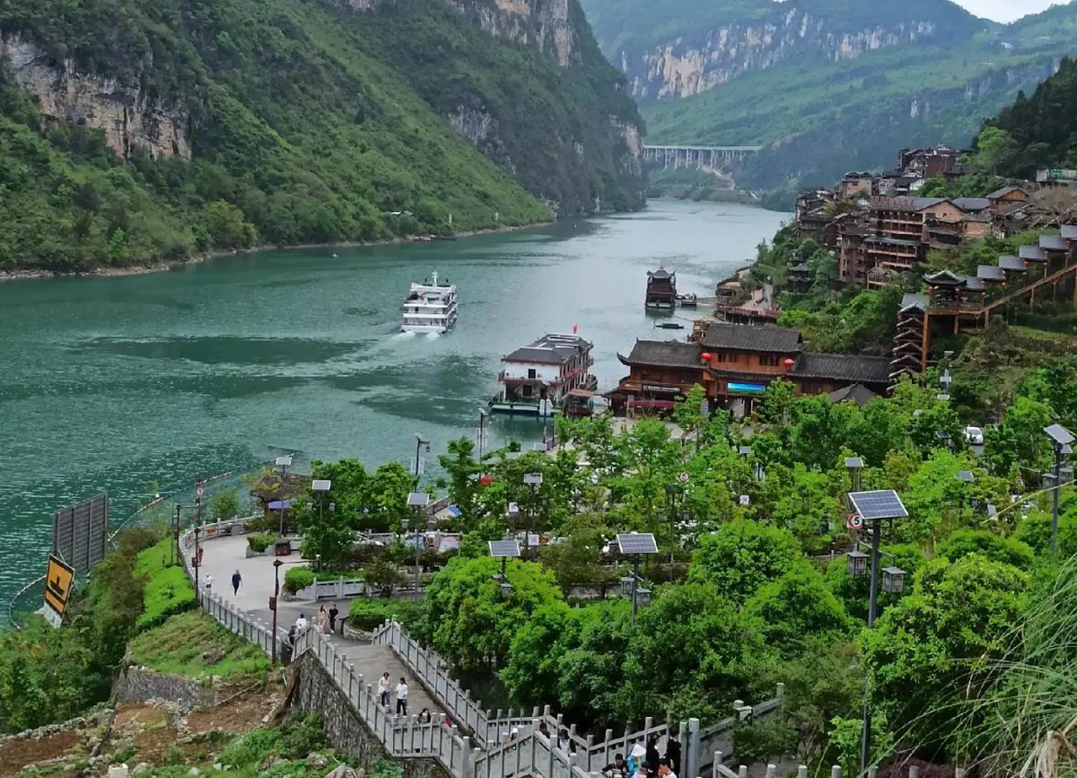 Stilt houses on the cliff — an architectural marvel on a sheer face