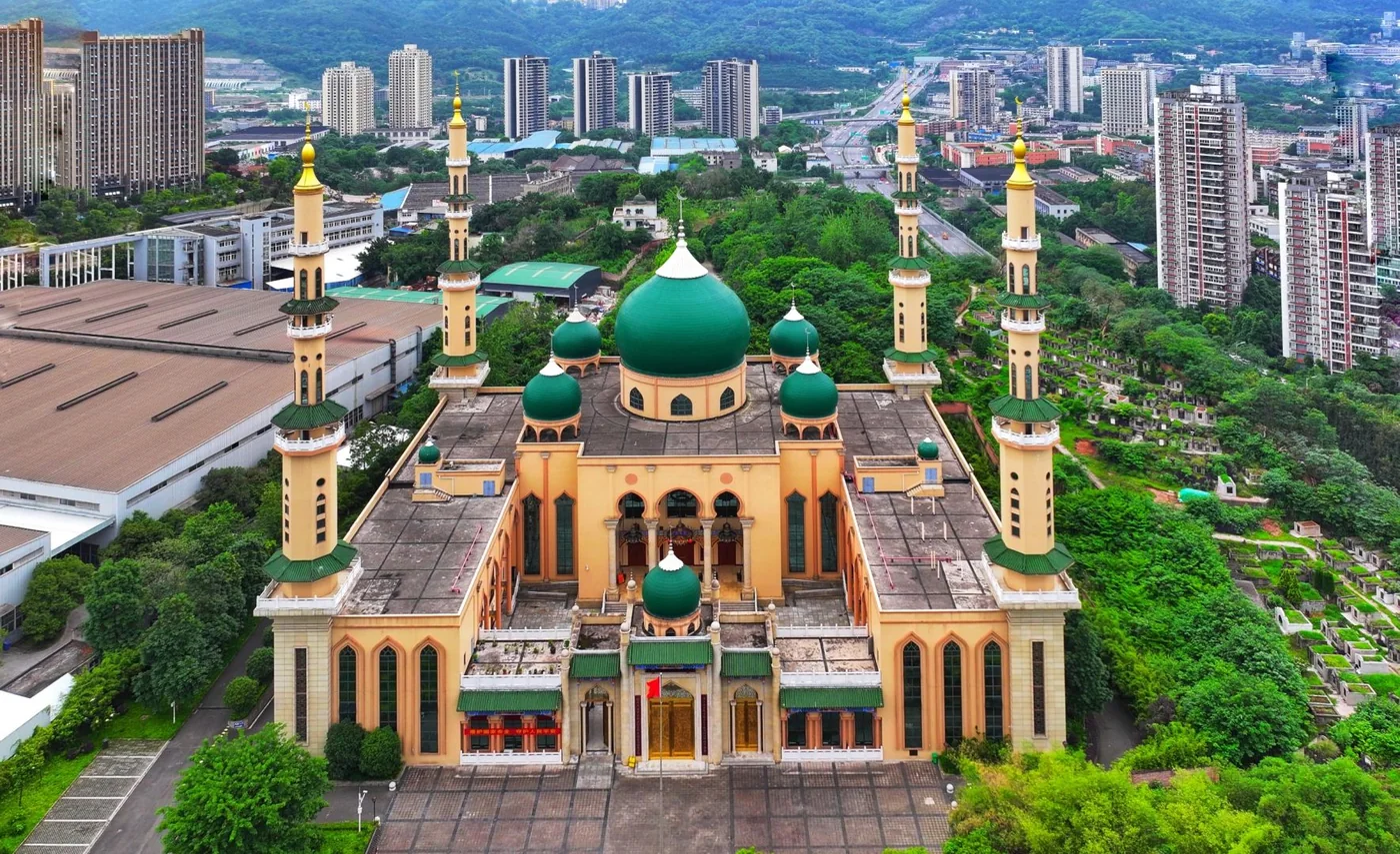Muslim-friendly · A Ming-dynasty mosque rebuilt with four 68-metre minarets
