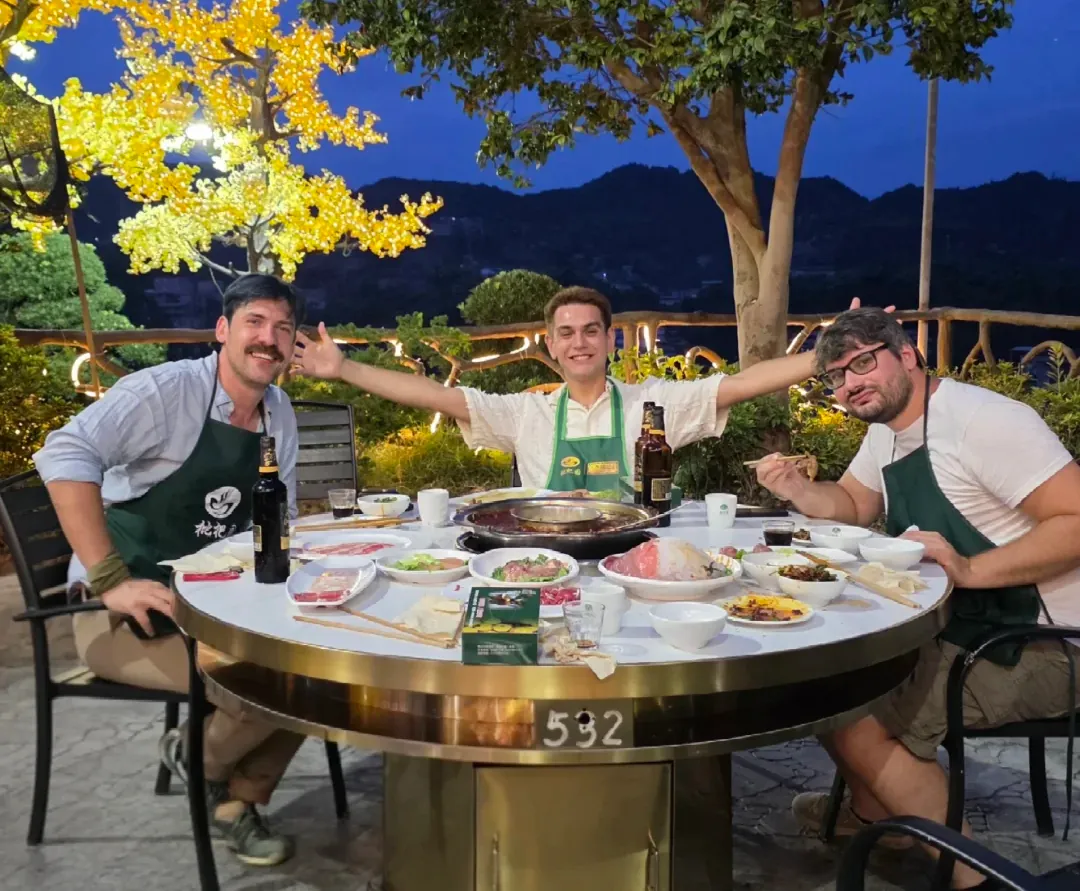 The world's largest hotpot restaurant, Guinness-certified