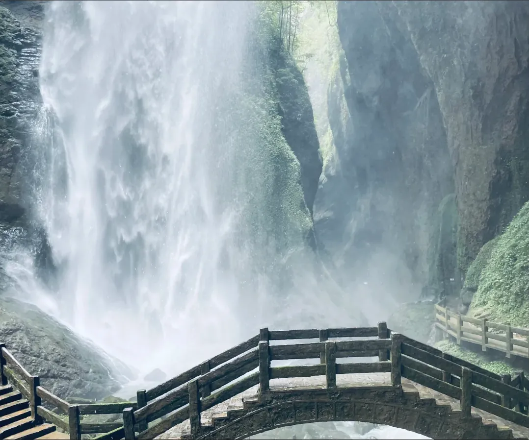 The Milky Way Waterfall, soul of the rift