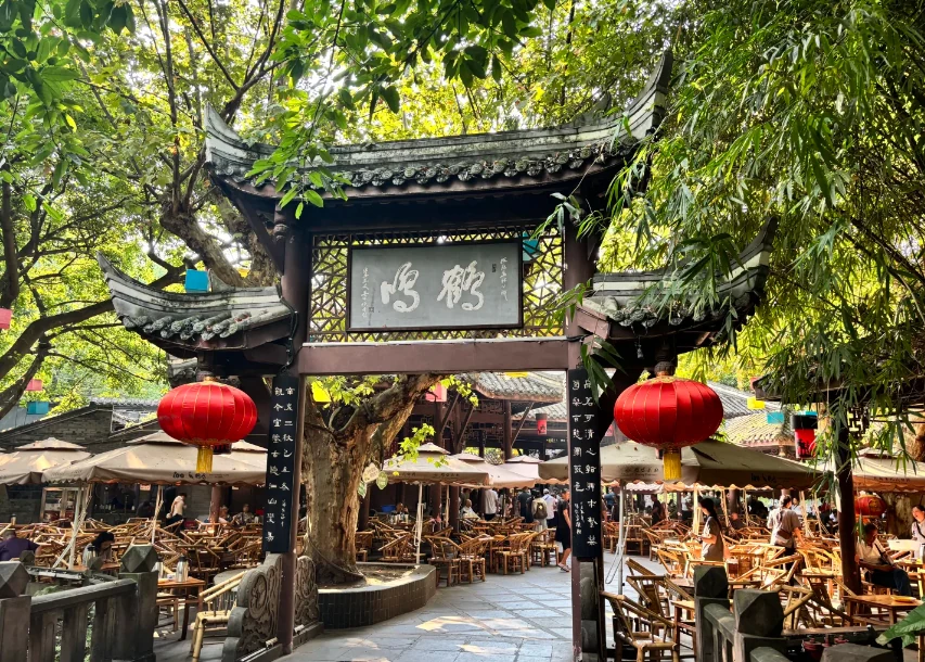 Experience the real Chengdu slow life