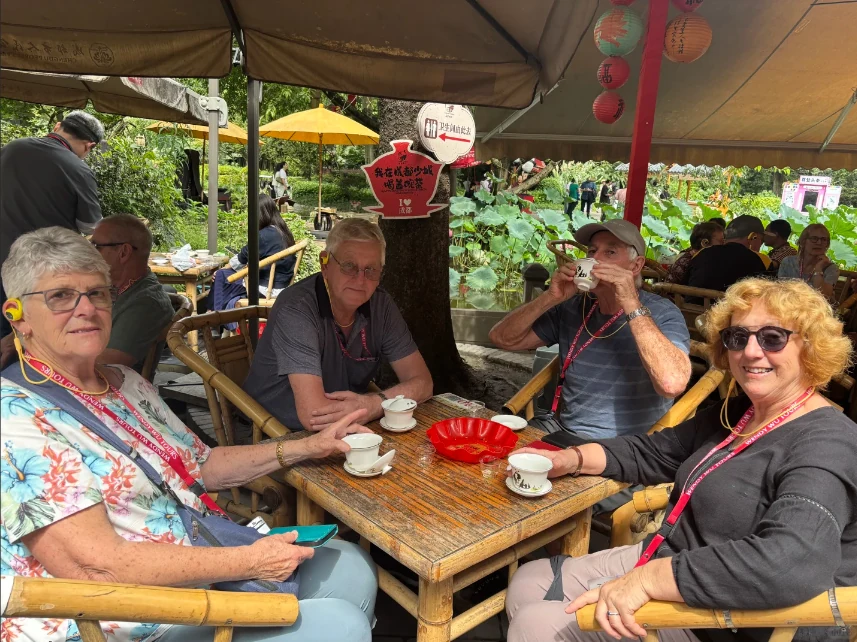 Experience the real Chengdu slow life