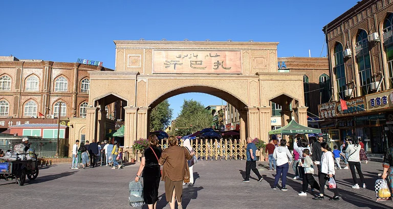 Feel the exotic atmosphere of Kashgar, China's westernmost city
