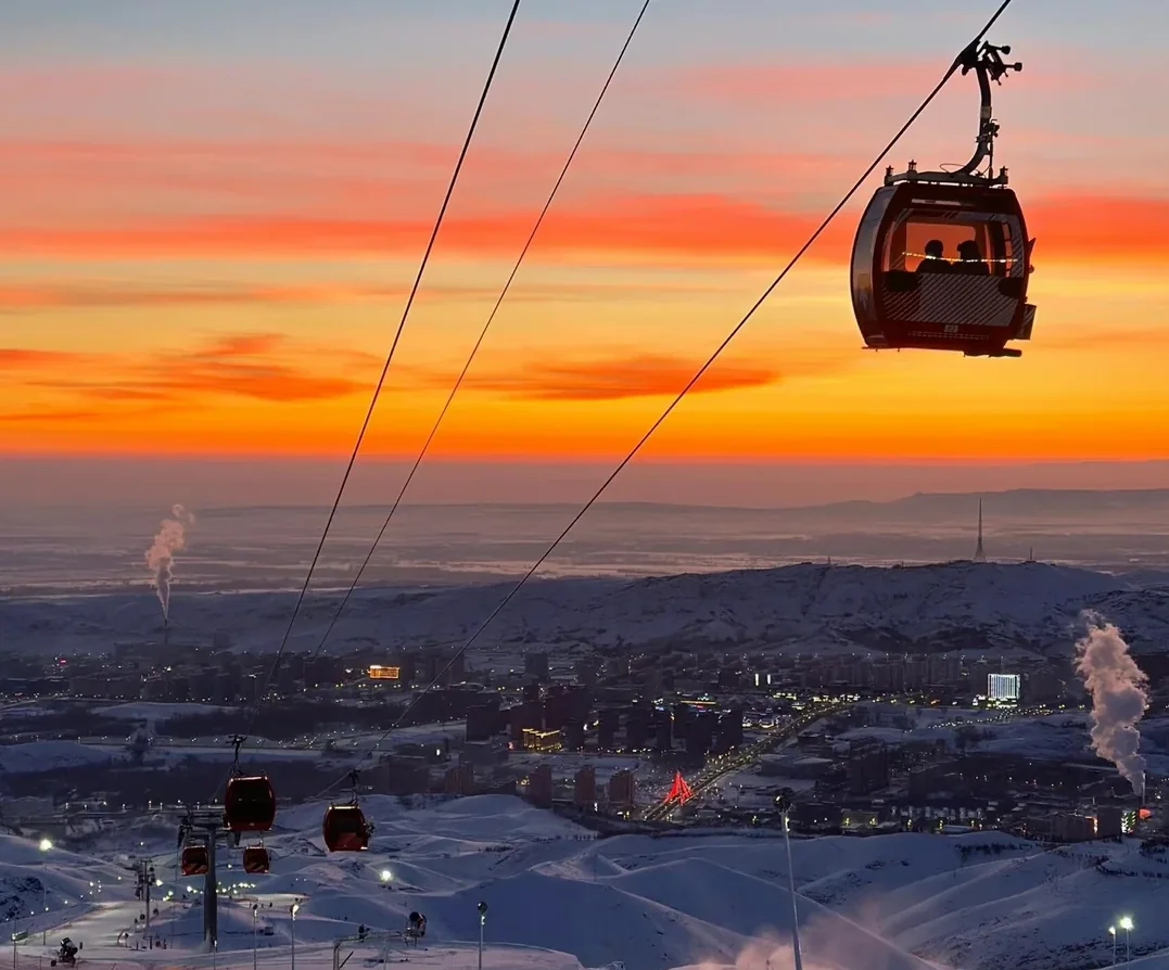 Two Lakes of the North · 8 Days Xinjiang Winter (Jiangjun Mountain Cable Car + Kanas & Hemu + Jikepulin Skiing + Sayram Lake)