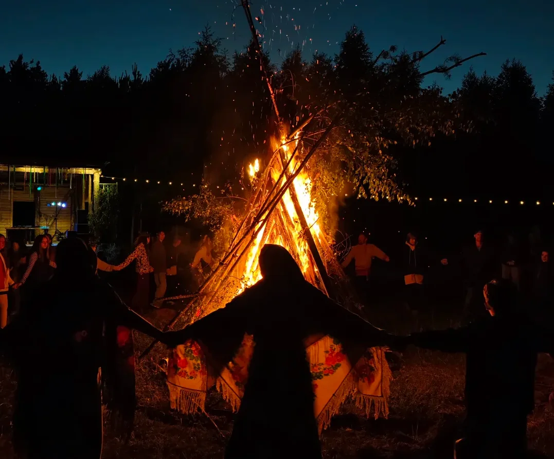 Starry-Sky Bonfire Night
