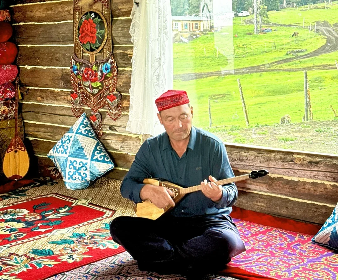 Tuva Suor and Dombra — Music in a Snow-Village Cabin