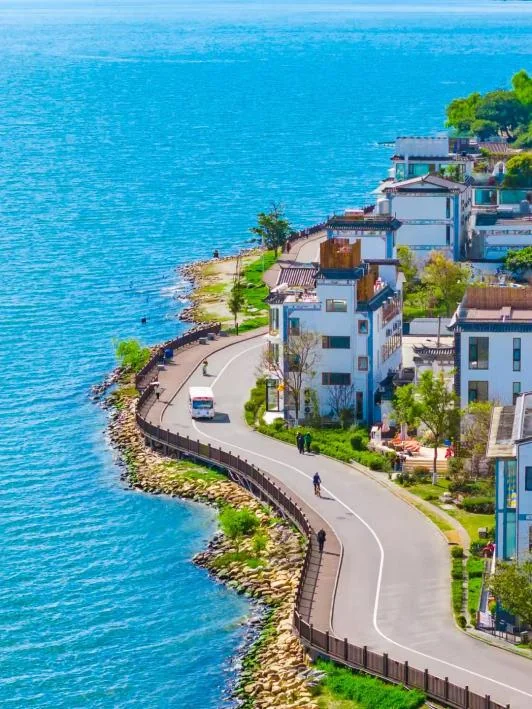 Erhai S-Bend · Cycling the Lakeside Road