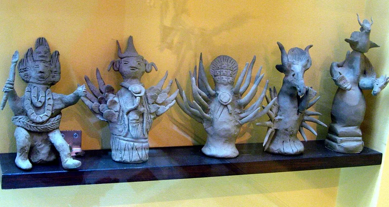 Talk with local experts and lift the veil on Dongba culture