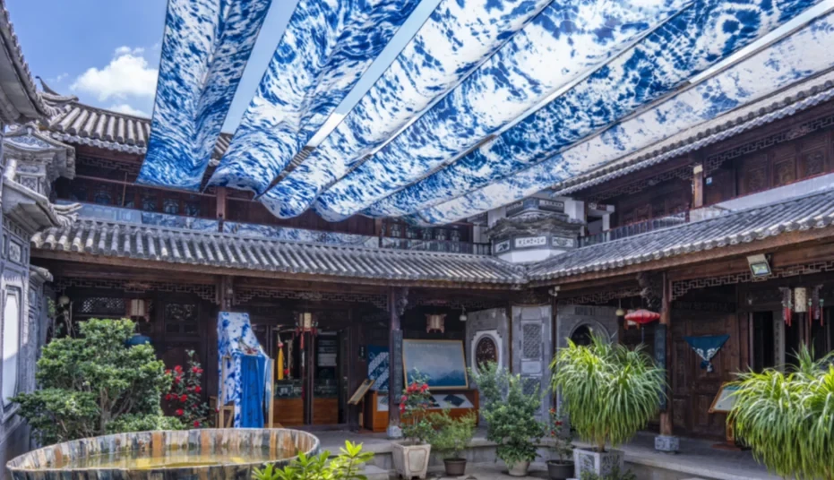 Try the traditional Bai tie-dyeing craft