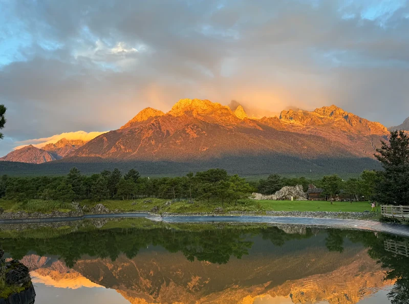 An immersive Jade Dragon Snow Mountain experience