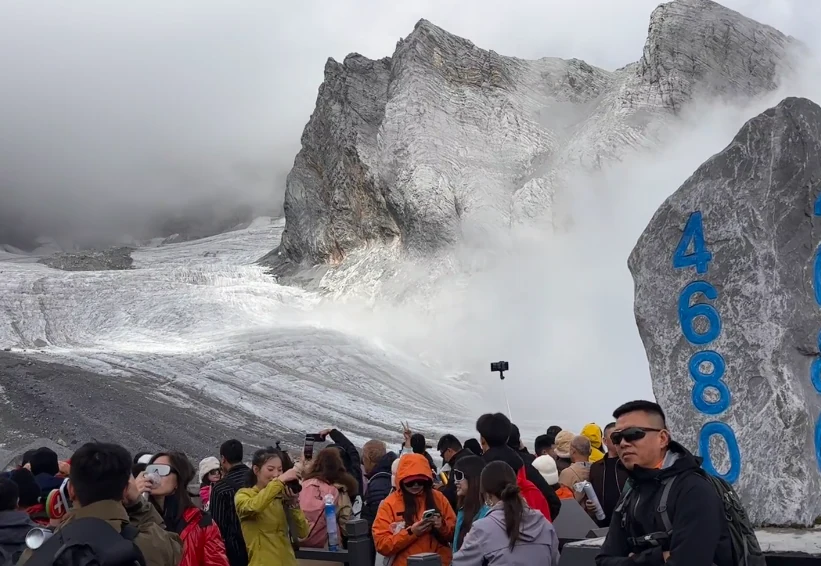 An immersive Jade Dragon Snow Mountain experience