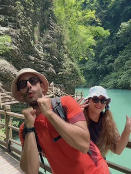 Cruising alpine Baofeng Lake