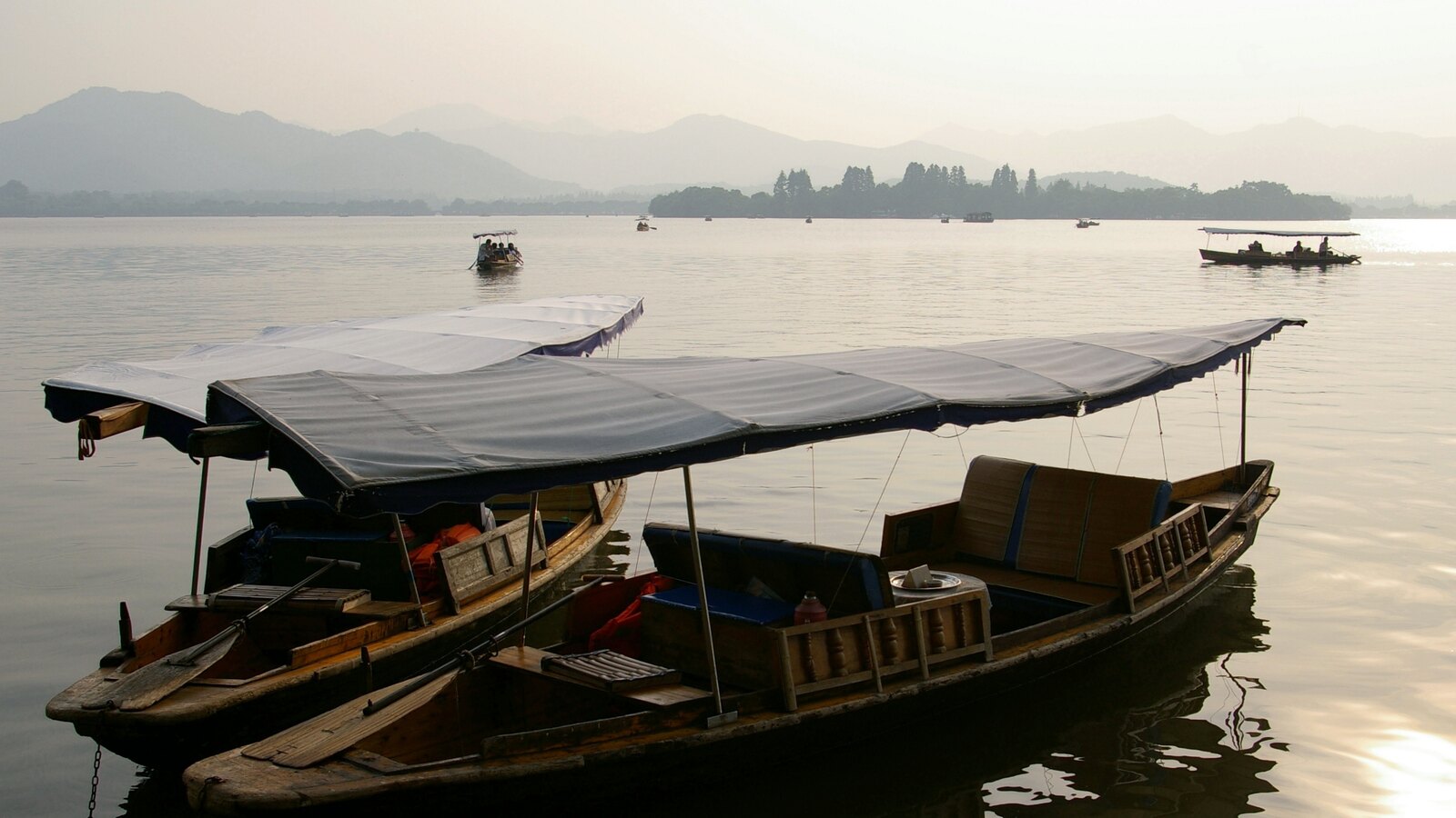 Hangzhou In Depth: Walking West Lake, the Two Tickets at Lingyin, and Where to Drink Longjing