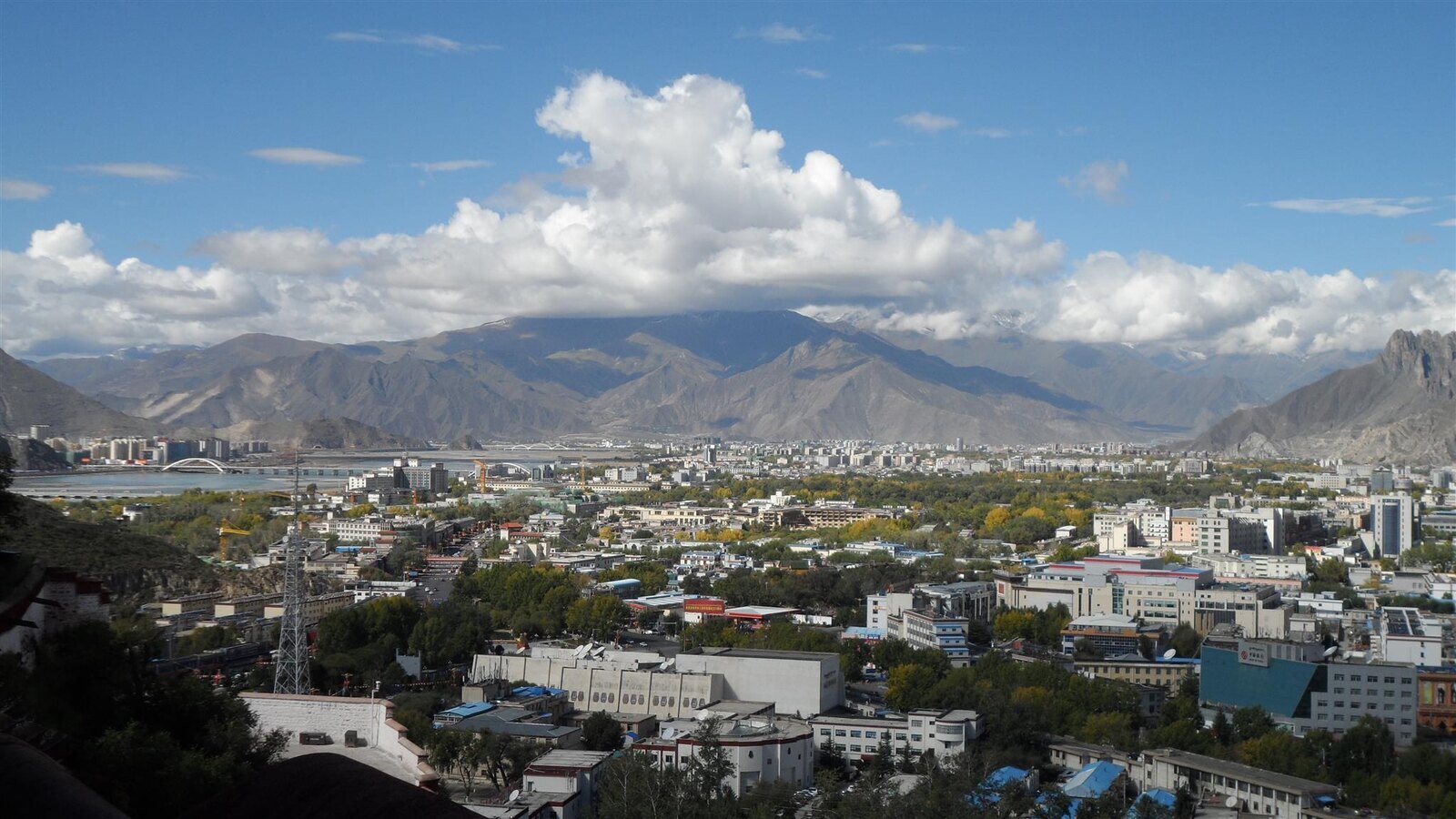 Lhasa In Depth: The Tibet Permit, Booking the Potala Palace, and Handling Altitude
