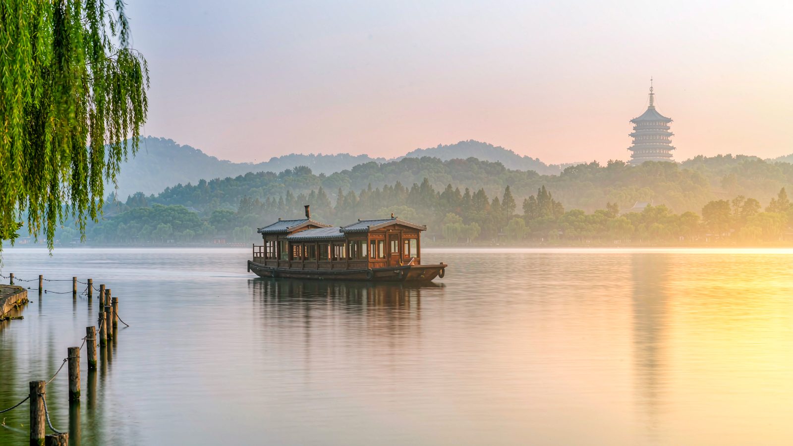 Senior Travel in China: Ticket Discounts, Age-Friendly Rail Services and High-Altitude Preparation