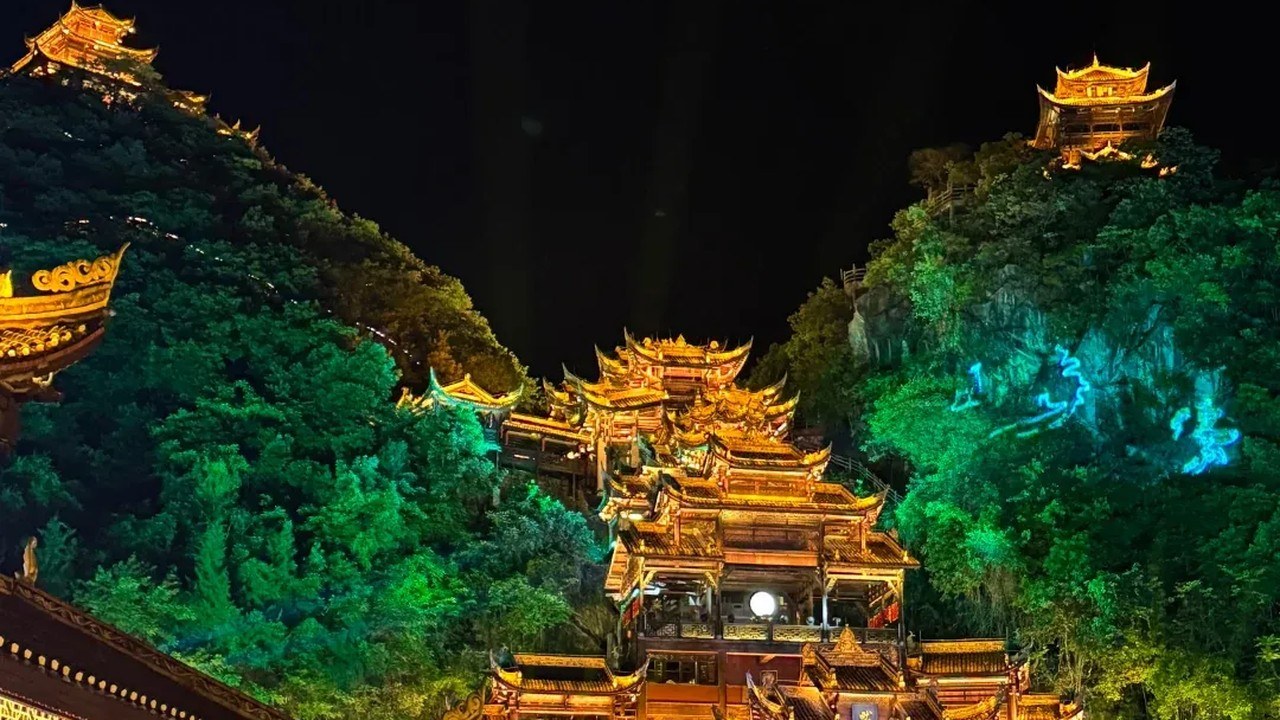 Chengdu & Chongqing 8 Days · A Journey of Ethnicity and Culture